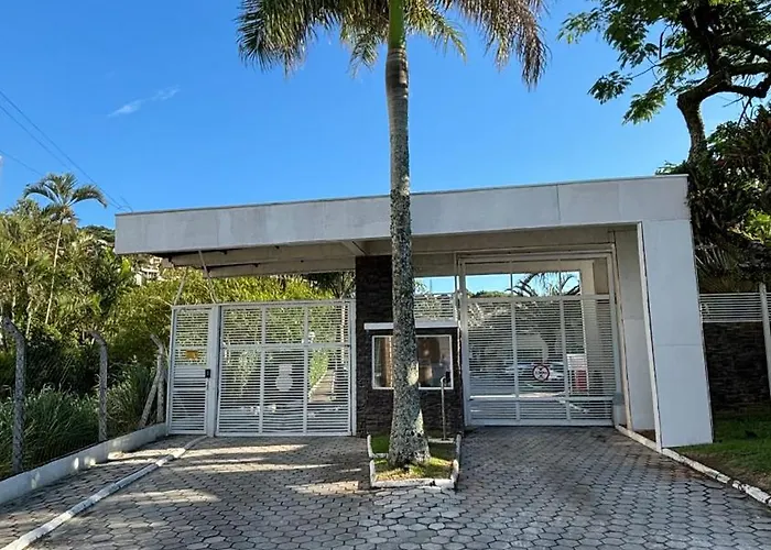 Apto em condomínio no centro de Bombinhas, próximo da praia